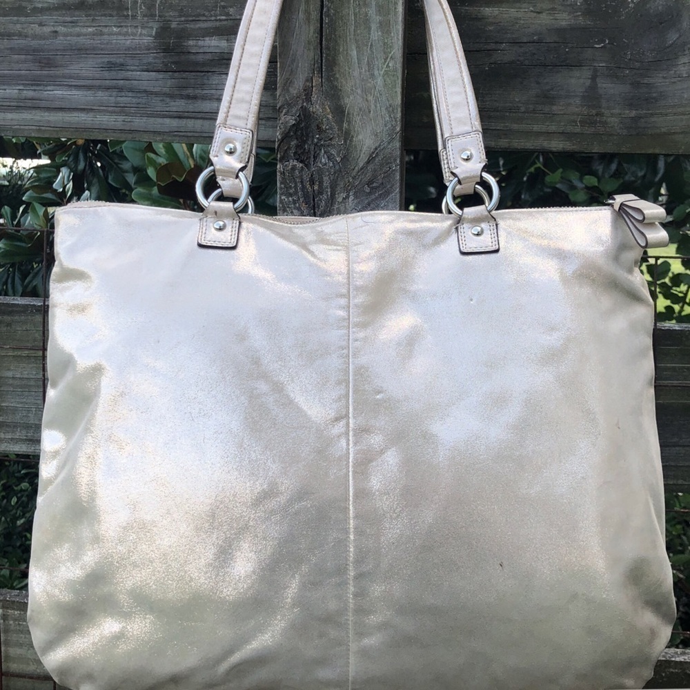 F20441 Coach Champagne Metallic Shimmery Poppy Bag - Picture 4 of 9